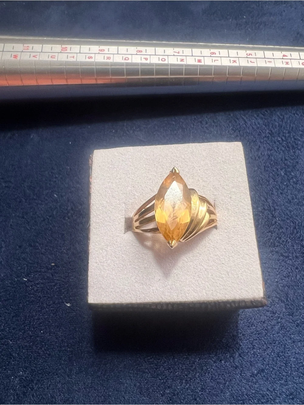 10kt Gold Citrine Marquise vintage ring- size 7